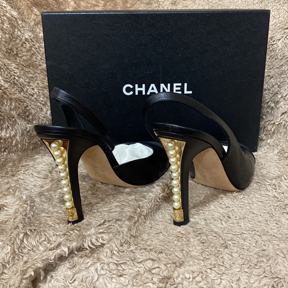 CHANEL Lambskin black pearl heels - Picture 2 of 8